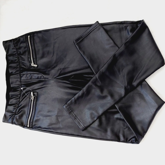 Blank NYC Black Vegan Leather Classic Look Skinny Zip Pockets Moto Pants P1085 - Picture 1 of 8